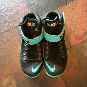 Nike LeBron James Zoom Soldier 8